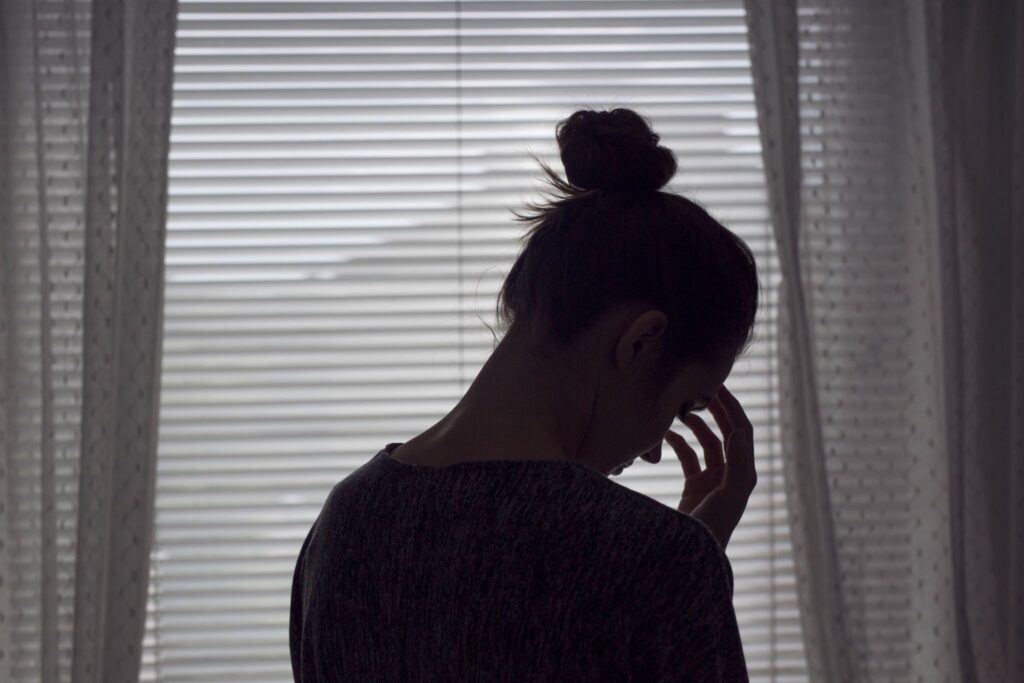 Person noticing signs of when to seek mental health treatment